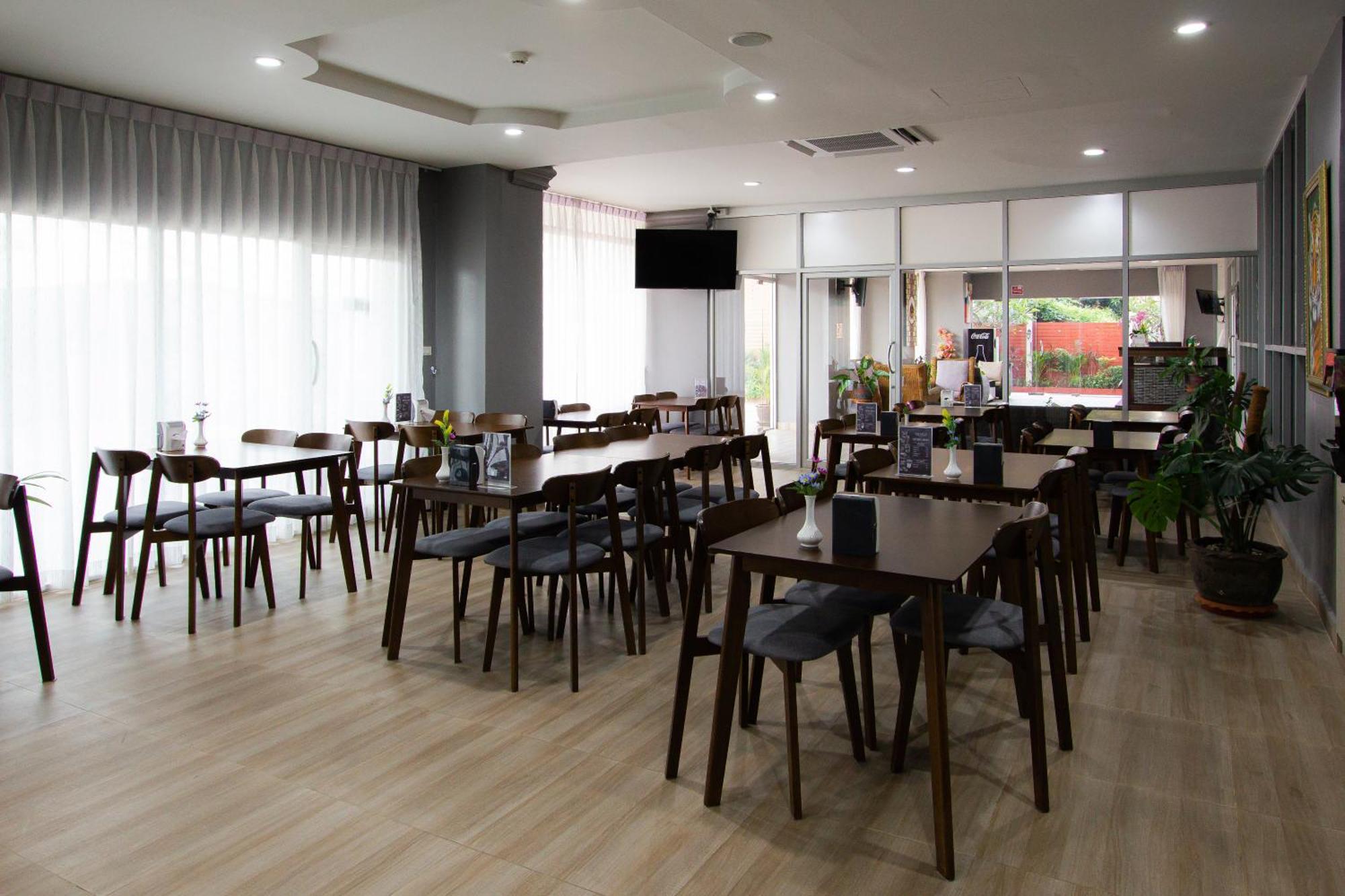 Valhalla Pattaya Hotel Jomtien Beach Exterior photo