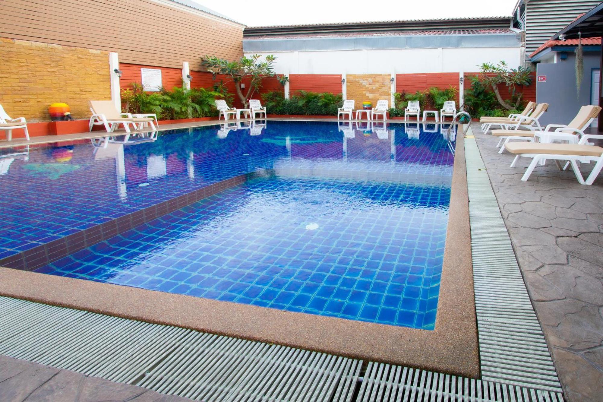 Valhalla Pattaya Hotel Jomtien Beach Exterior photo